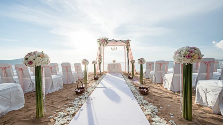 ¿Qué se necesita para celebrar bodas en la playa?